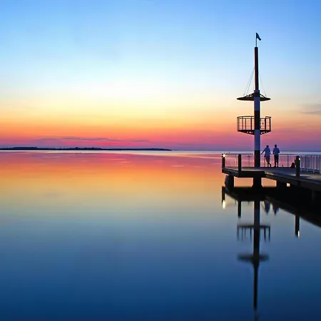 In Rechin Right On The Water 公寓